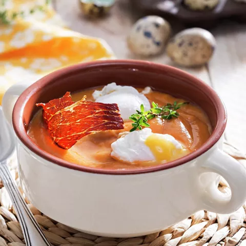 Crema con huevo y lámina crujiente