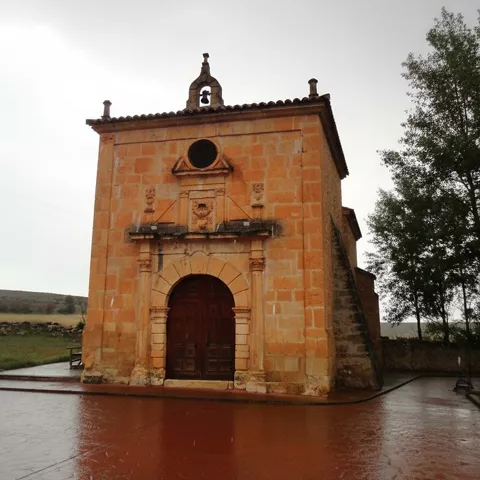 Ermita de arquitectura tradicional