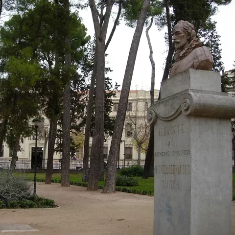 Estatua de Cervantes en el Parque de Abelardo Sanchez de Albacete
