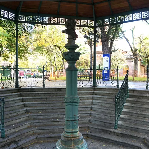 Fuente Agria. Escalera y columna