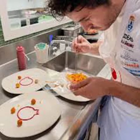 Elaborando creaciones en restaurante +ideas