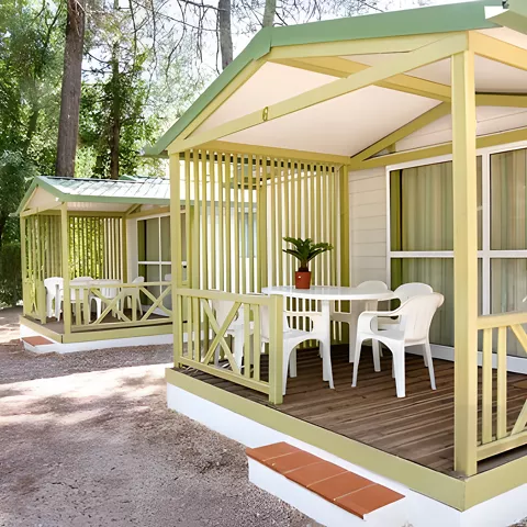 Bungalows en el Camping Río Mundo en Mesones, Molinicos