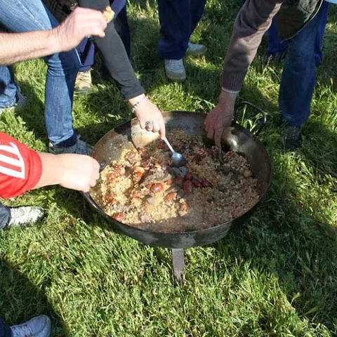 Compartiendo en la Fiesta de Mayo de Villamayor
