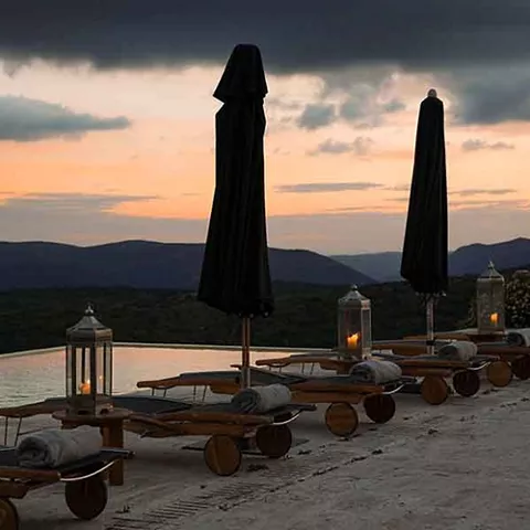 Atardece en la piscina de La Nava del Barranco