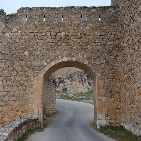 Puerta del Calabozo de Alarcón