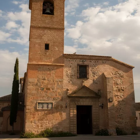iglesia de piedra con torre y portada sobria