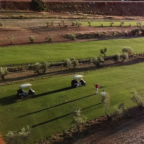 Vista aérea de campo de golf