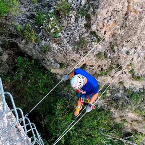 Progresión por cables de seguridad