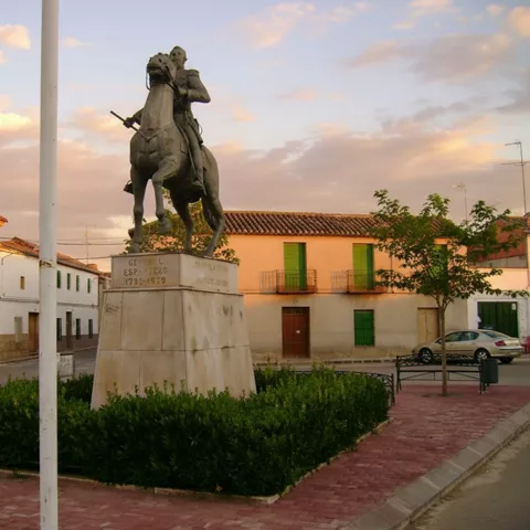 Monumento ecuestre al General Espartero en la plaza de Granátula de Calatrava (Ciudad Real).