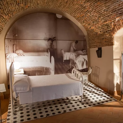 Sala expositiva con recreación de antigua enfermería