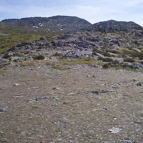 Cresta rocosa de alta montaña.