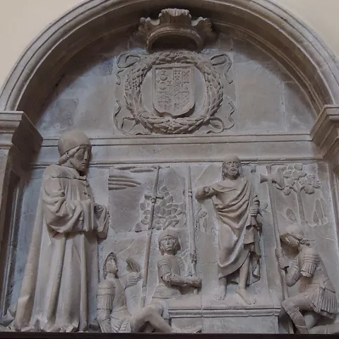 Relieve escultórico religioso en piedra.