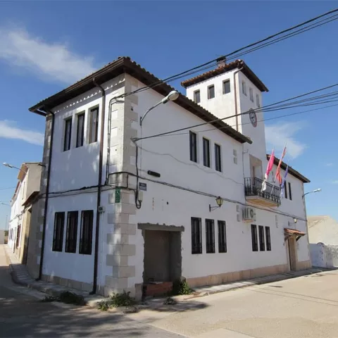 Edificio institucional tradicional.