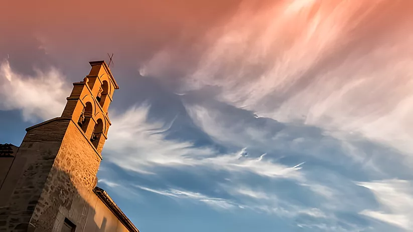 Campanario del convento de Santa Ana en Villanueva de la Jaraa