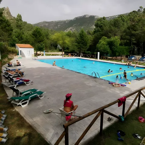 Piscina del Camping Río Mundo