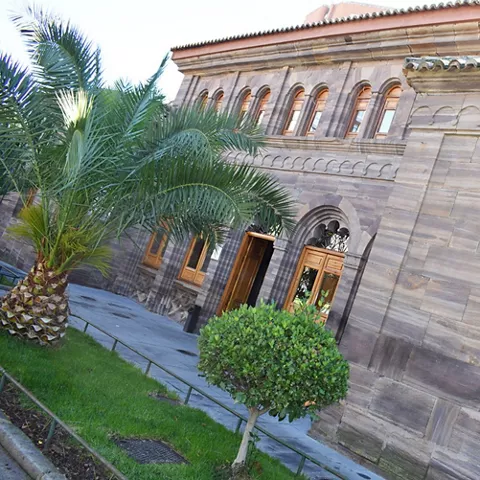 Exterior de la antigua Casa de Baños de Puertollano