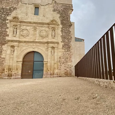 Portada del Convento de Dominicos de Villaescusa de Haro
