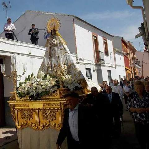 Procesión en la Fiesta de Mayo de Villamayor