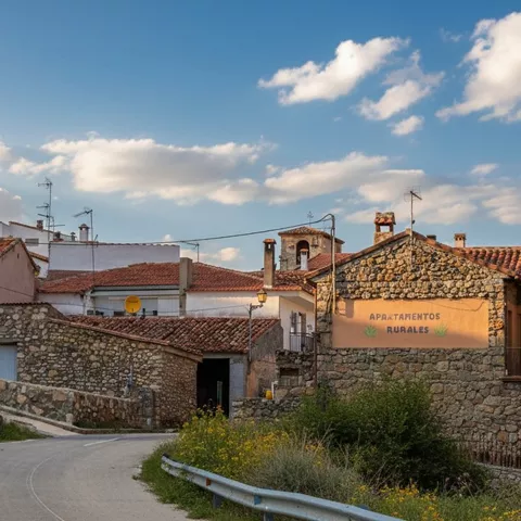 Calle con casas de piedra y alojamientos rurales
