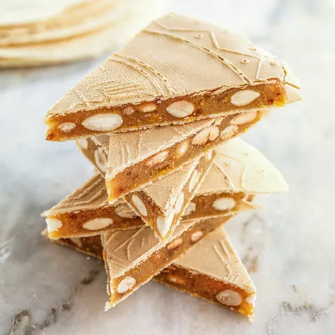 Dulce artesanal con almendras enteras