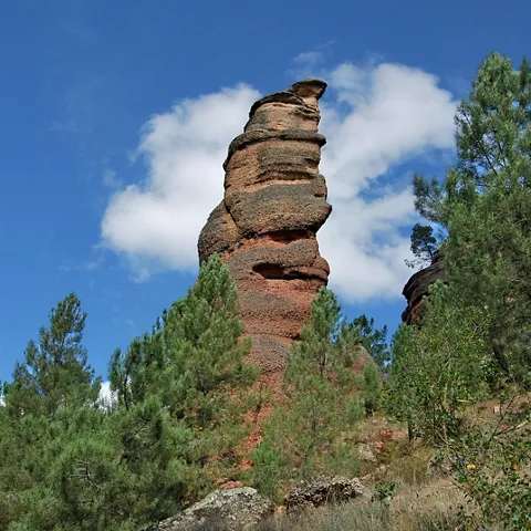 Aguja rocosa del paisaje.
