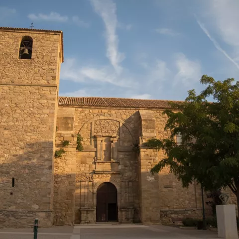 Fachada principal de iglesia histórica.