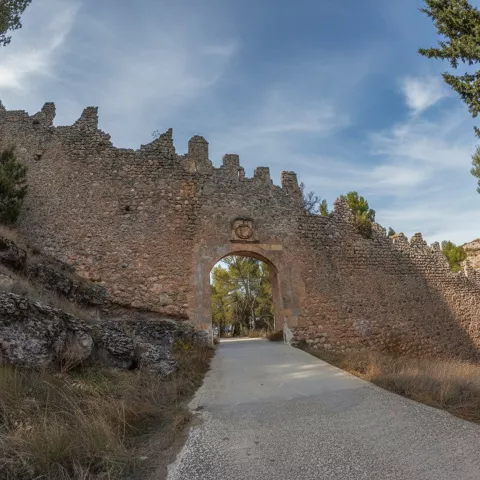 Yacimiento arqueológico con vistas al embalse.