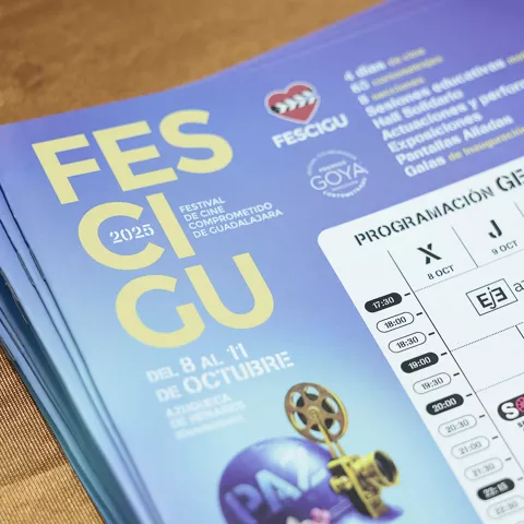 Programa impreso de festival de cine.