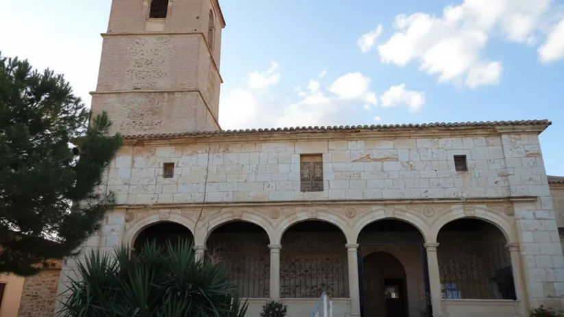 Detalle arquitectónico de iglesia románica