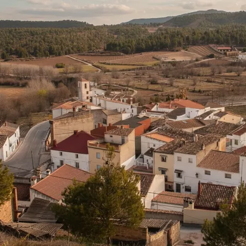 Vista aérea de casco urbano con tejados tradicionales