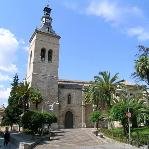 Iglesia de San Pedro, fachada principal