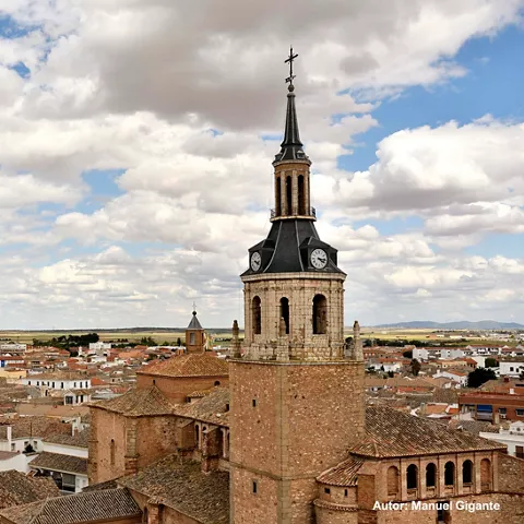 Entorno de la iglesia de la Asunción de Manzanares