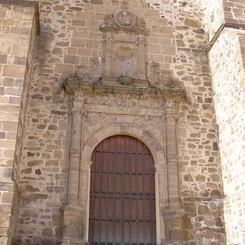Detalle de la portada de la iglesia de la Asunción de Puertollano