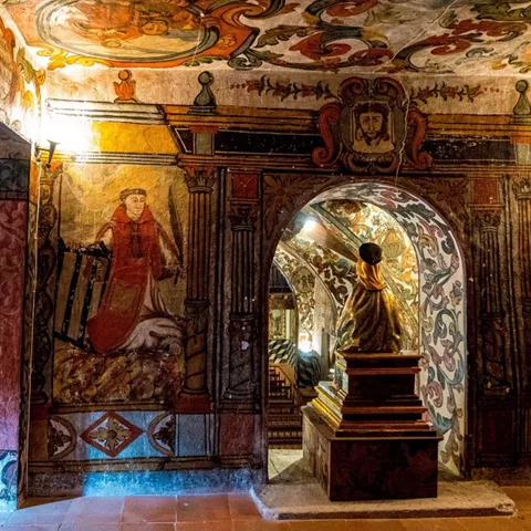 Detalles del interior de la ermita de Belén de Liétor