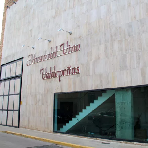Fachada del Museo del Vino de Valdepeñas