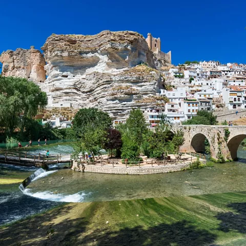 Piscinas naturales en la presa en Alcalá del Júcar 