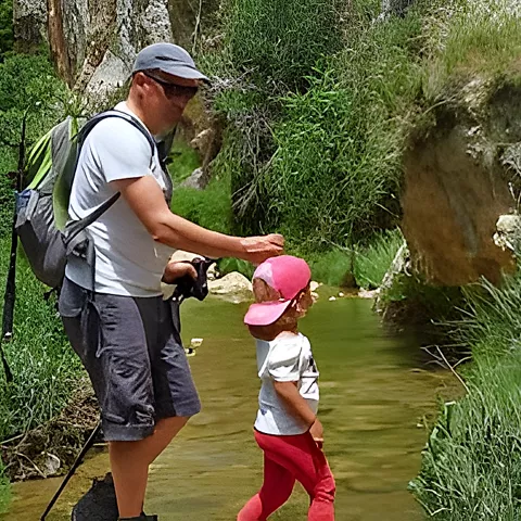 Turismo activo con niños en Albacete, ruta del Zarzalar de Nerpio