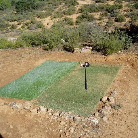 Salida de tee en entorno natural