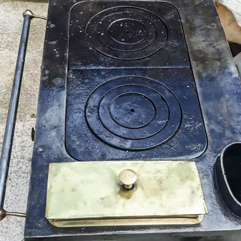 Cocina económica de hierro.