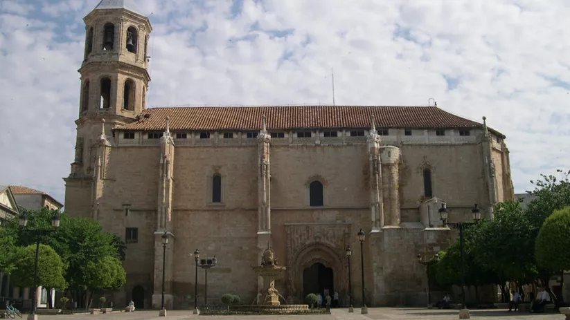 Exterior de la Iglesia de Nuestra Señora de la Asunción de Valdepeñas