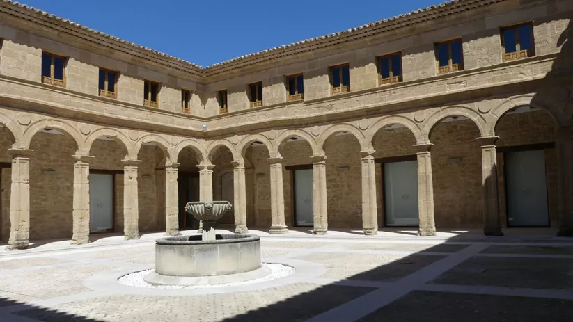 Claustro el Museo de Forografía de Huete