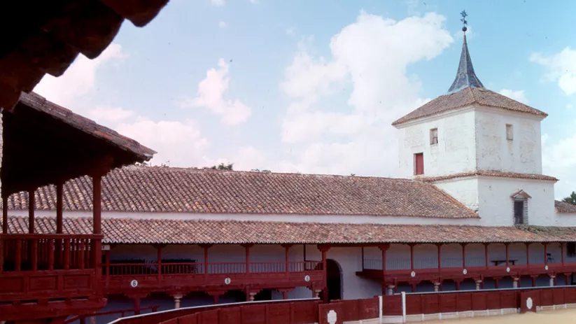 Ermita y plazade toros de las Virtudes en Santa Cruz de Mudela
