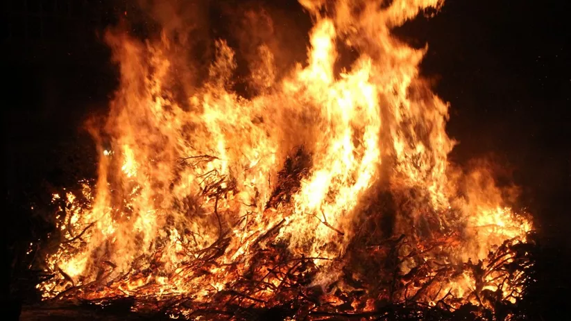 Hoguera en la Fiesta de las Paces de Villarta de San Juan