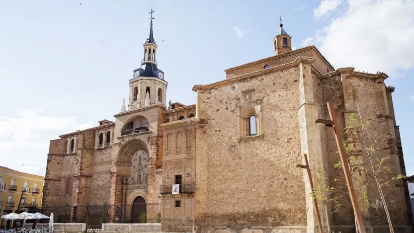 Exterior de la iglesia de la Asunción de Manzanares