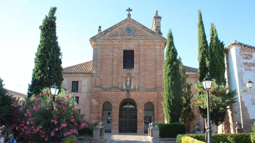 Exterior de la iglesia de la Trinidad de Villanueva de los Infantes