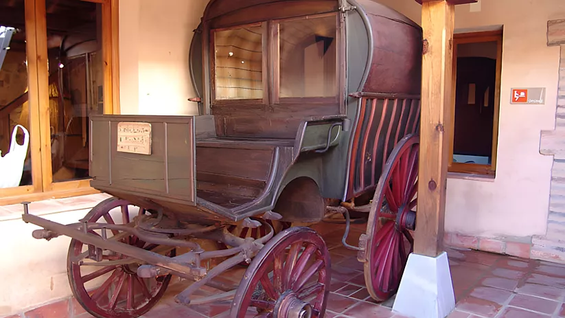 Antiguo carruaje en el Museo Etnográfico de Chillón