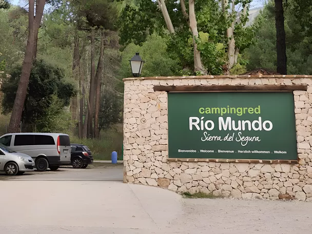 Entrada al Camping Ríio Mundo