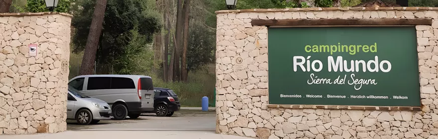 Entrada al Camping Ríio Mundo