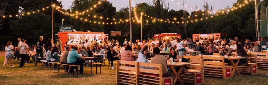 Disfrutando la velada en Festial