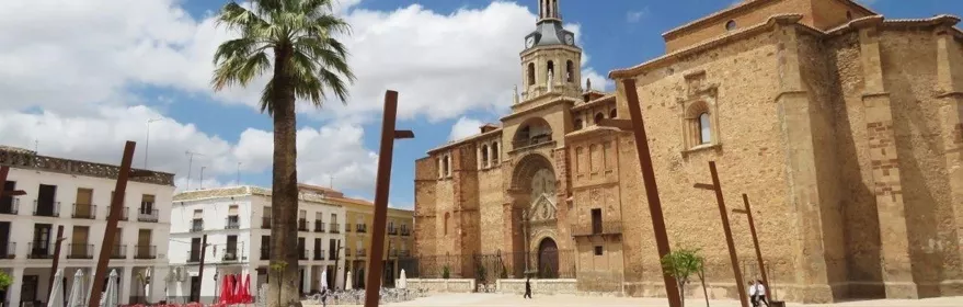 Panorámica de la lglesia de la Asunción de Manzanares